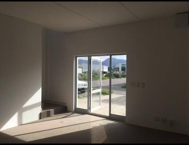60M² OFFICE TO LET IN CAPRICORN